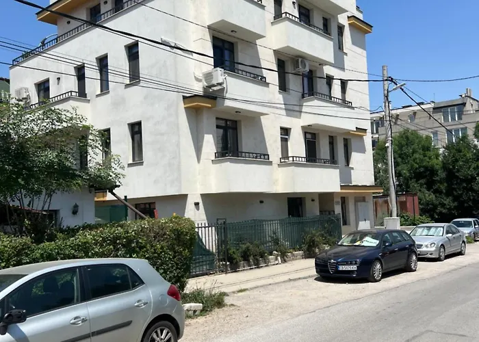 Cozy Apartment, By Paradise Mall アパート